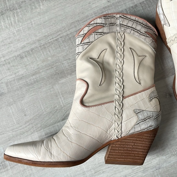 Cowboy boots - Picture 9 of 10